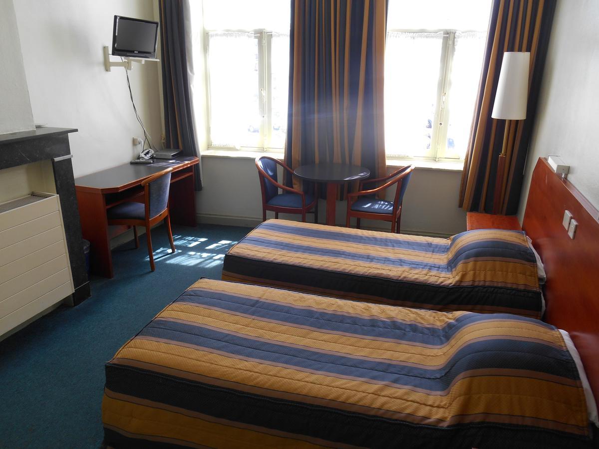 Hotel Old Tom Ieper Bagian luar foto