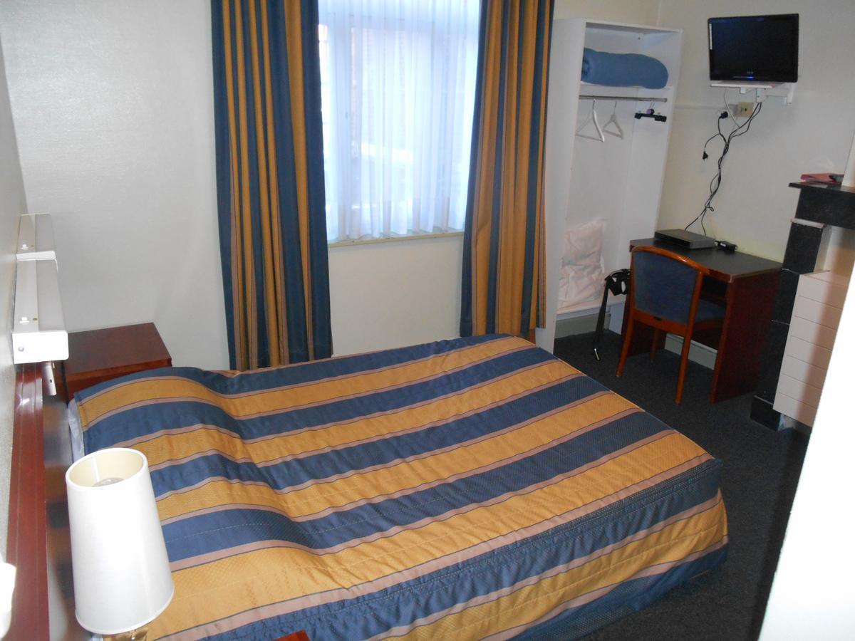 Hotel Old Tom Ieper Bagian luar foto