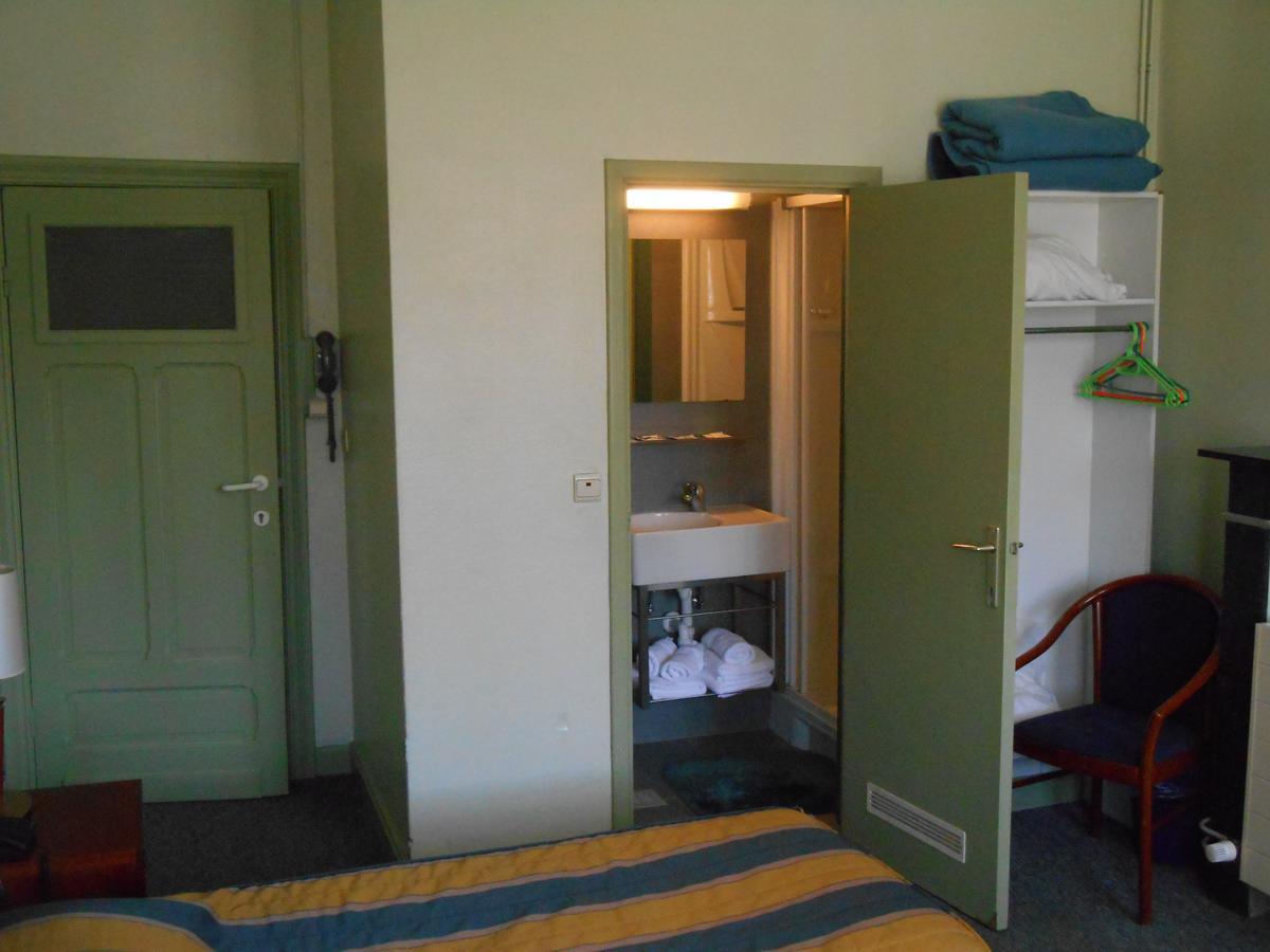 Hotel Old Tom Ieper Bagian luar foto