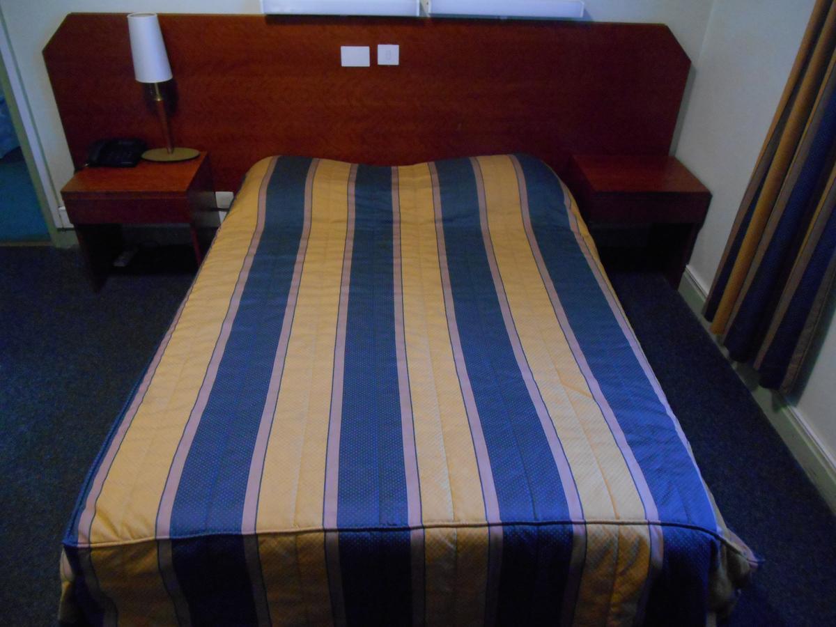 Hotel Old Tom Ieper Bagian luar foto